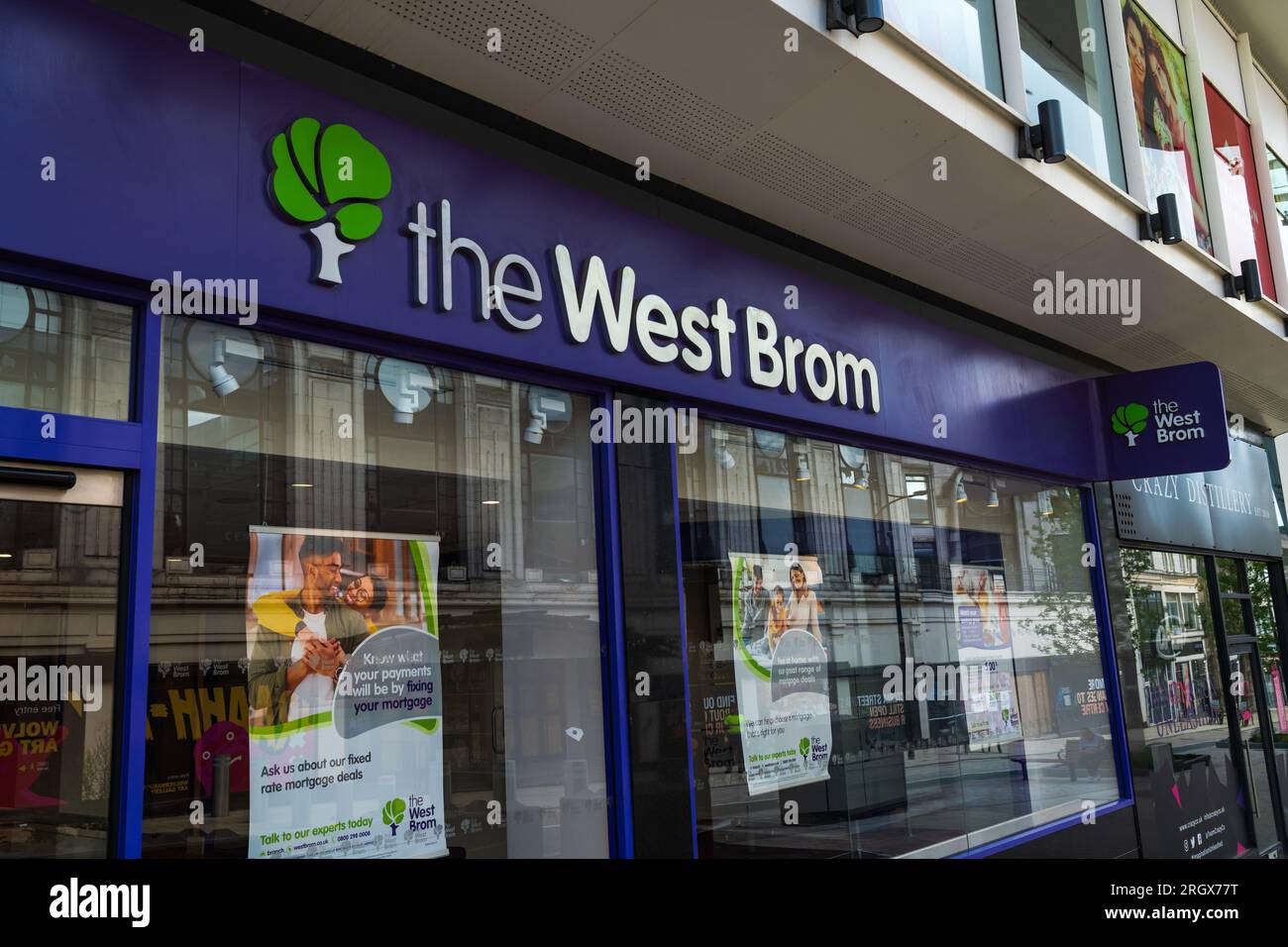 Wolverhampton, Regno Unito - 11 agosto 2023: Ingresso principale e logo della società di costruzione West Brom a Wolverhampton, Regno Unito Foto Stock
