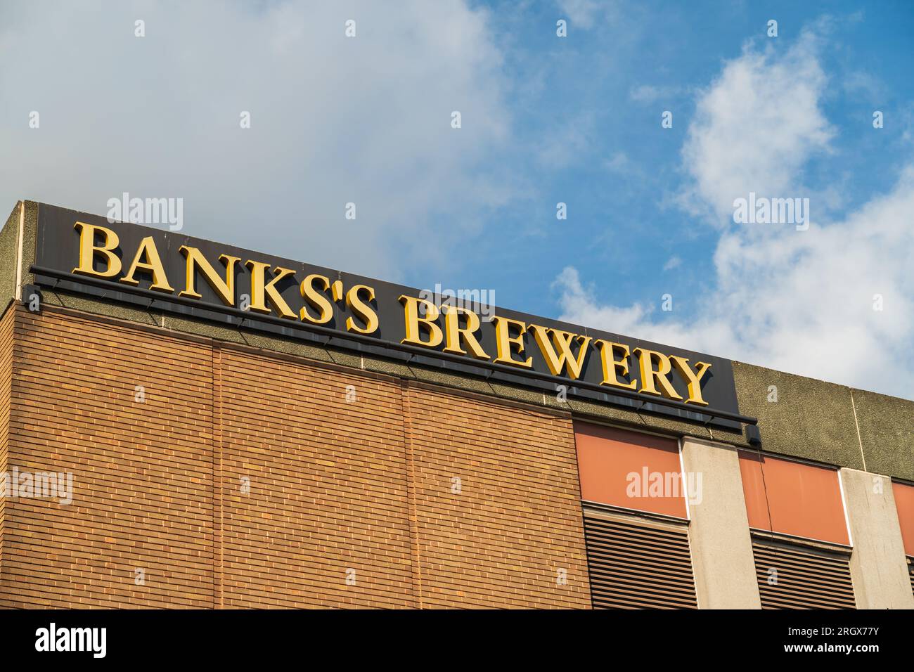 Wolverhampton, Regno Unito - 11 agosto 2023: Segnaletica esterna della Bank's Brewery a Wolverhampton, Regno Unito Foto Stock