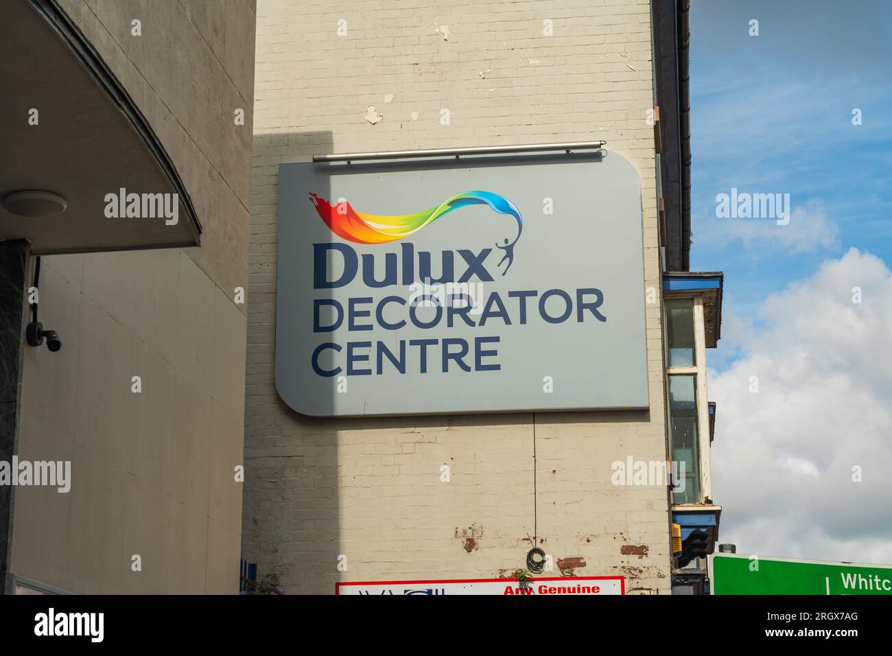 Wolverhampton, Regno Unito - 11 agosto 2023: Logo di un Dulux Decorator Centre a Wolverhampton, Regno Unito Foto Stock