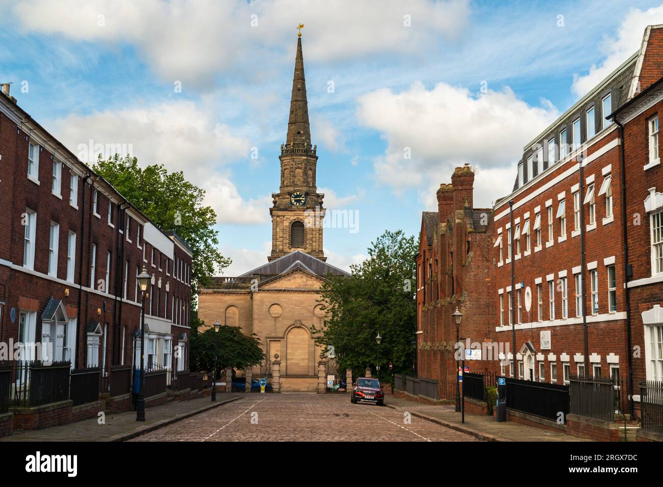 St La chiesa di John in fondo a George Street a Wolverhampton, nel Regno Unito Foto Stock