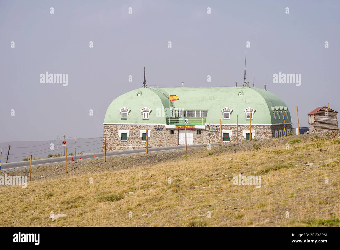 Base militare rifugio, Capitan Cobo, edificio in Hoya de la Mora, Sierra Nevada, Andalusia, Spagna. Foto Stock Base militare rifugio, Capitan Cobo, edificio in Hoya de la Mora, Sierra Nevada, Andalusia, Spagna. Foto Stock