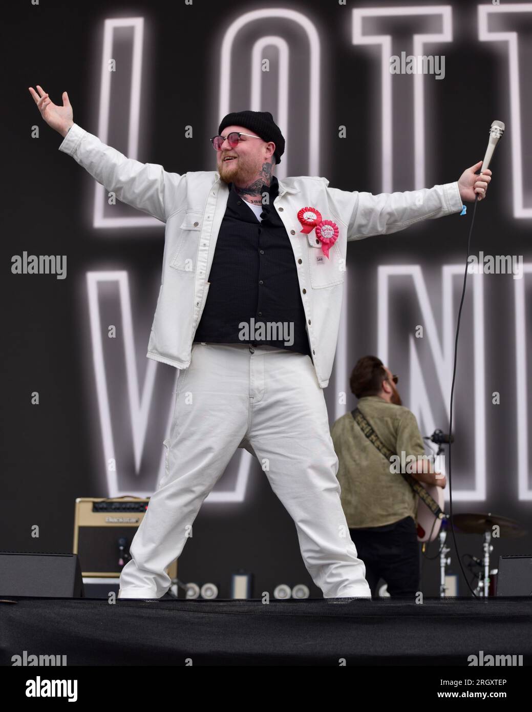 Newquay, Cornovaglia, Regno Unito. 12 agosto 2023. Vincitori della lotteria - Boardmasters Festival Credit: Graham Tarrant/Alamy Live News Credit: Graham Tarrant/Alamy Live News Foto Stock