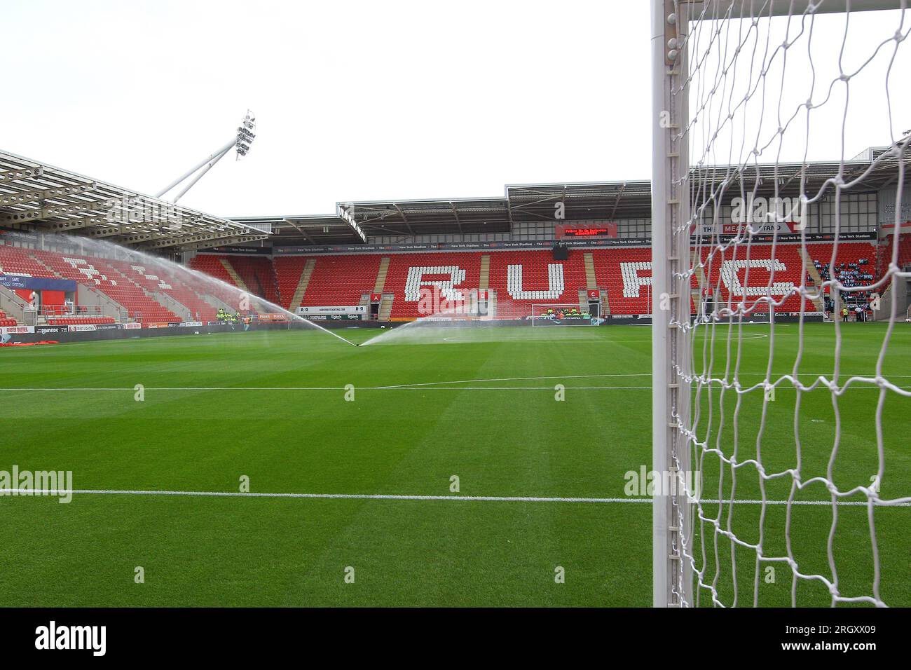 AESSEAL New York Stadium, Rotherham, Inghilterra - 12 agosto 2023 Vista generale del terreno - prima della partita Rotherham contro Blackburn, Sky Bet Championship, 2023/24, AESSEAL New York Stadium, Rotherham, Inghilterra - 12 agosto 2023 crediti: Arthur Haigh/WhiteRosePhotos/Alamy Live News Foto Stock