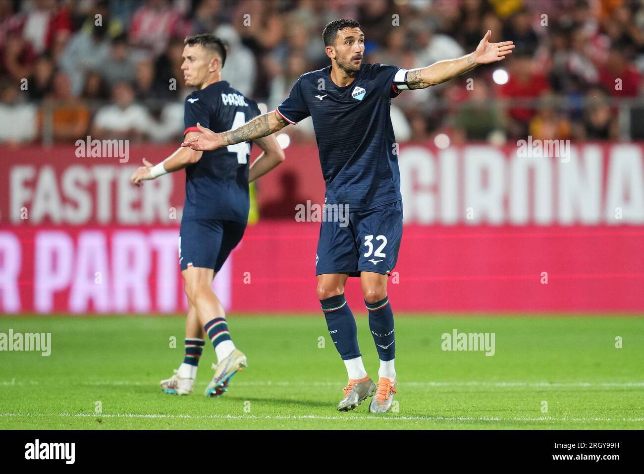 Danilo Cataldi della SS Lazio durante l'amichevole pre-stagione, Costa Brava Cup partita tra Girona FC e SS Lazio disputata allo Stadio Montilivi il 6 agosto 2023 a Girona, in Spagna. (Foto di Alex Carreras / PRESSINPHOTO) Foto Stock