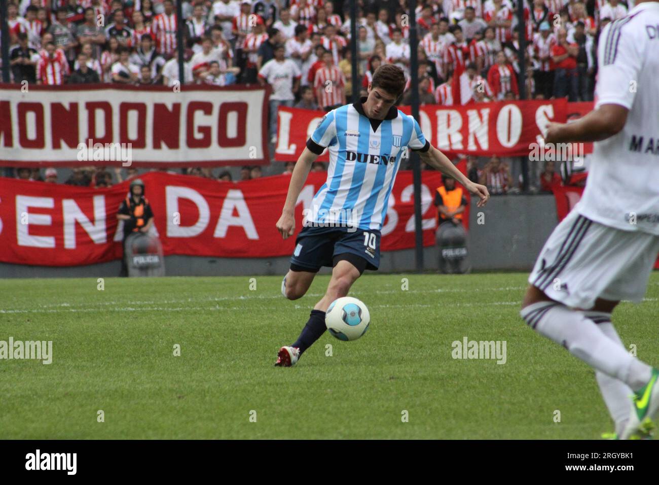 Quilmes, Buenos Aires, Argentina. tredicesimo. Ottobre 2013. Rodrigo de Paul in azione durante la partita tra Estudiantes e Racing Club. Credito: Fabideci Foto Stock