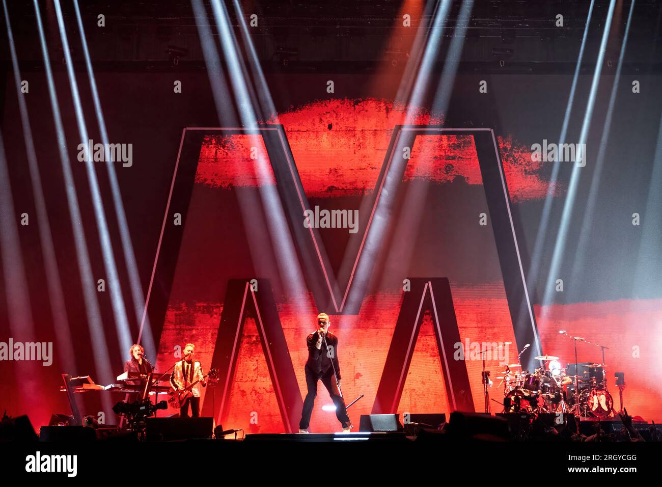 Oslo, Norvegia. 11 agosto 2023. La band inglese Depeche Mode esegue un concerto dal vivo alla Telenor Arena di Oslo. Qui il cantante e compositore Dave Gahan è visto dal vivo sul palco con il musicista Martin Gore. (Foto: Gonzales Photo/Alamy Live News Foto Stock