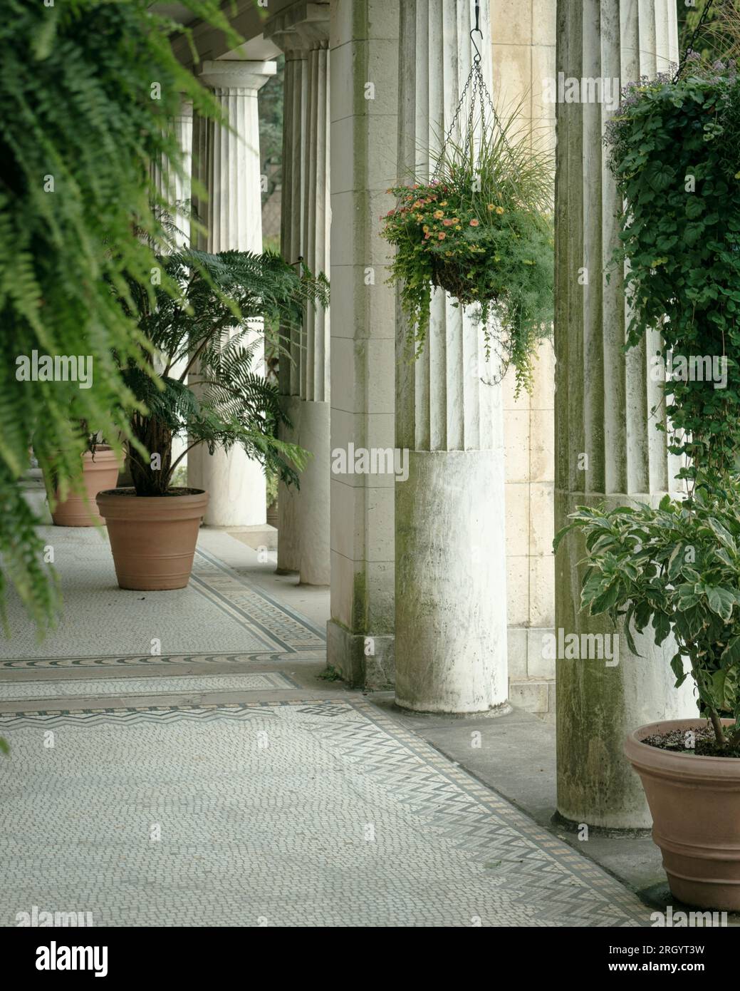 Colonne e piante a Untermyer Gardens, Yonkers, New York Foto Stock