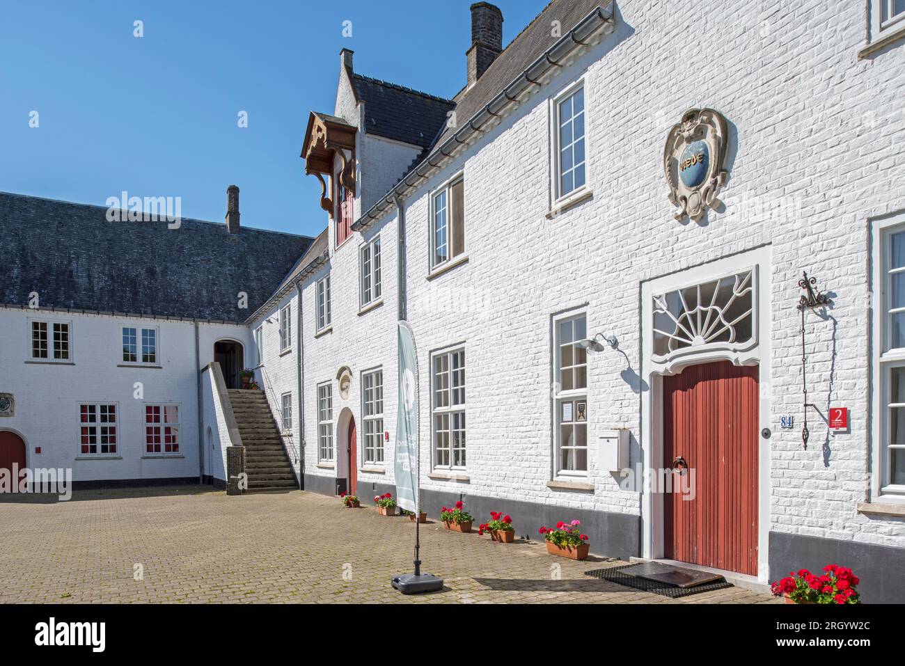 Ten Putte Abbey / Saint Godelina Abbey, monastero a Gistel dei fratelli e sorelle della comunità madre della Pace, Fiandre occidentali, Belgio Foto Stock