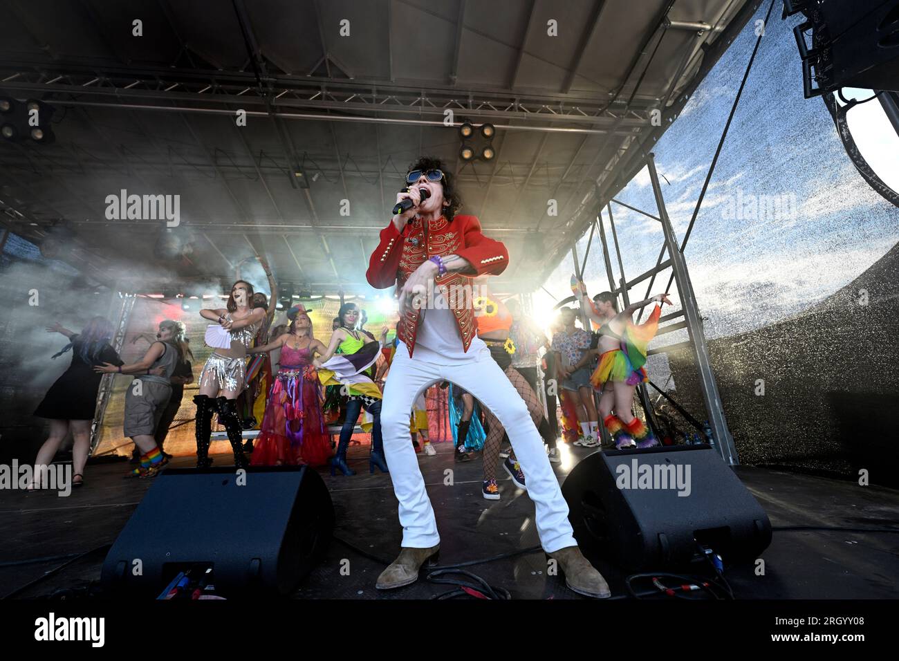 Praga, Repubblica Ceca. 12 agosto 2023. La cantante americana LP (Laura Pergolizzi) si esibisce durante il festival LGBT Prague Pride, il 12 agosto 2023, nella pianura di Letna a Praga, Repubblica Ceca. Crediti: Katerina Sulova/CTK Photo/Alamy Live News Foto Stock