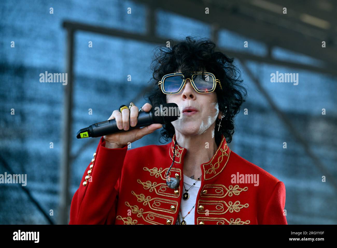 Praga, Repubblica Ceca. 12 agosto 2023. La cantante americana LP (Laura Pergolizzi) si esibisce durante il festival LGBT Prague Pride, il 12 agosto 2023, nella pianura di Letna a Praga, Repubblica Ceca. Crediti: Katerina Sulova/CTK Photo/Alamy Live News Foto Stock