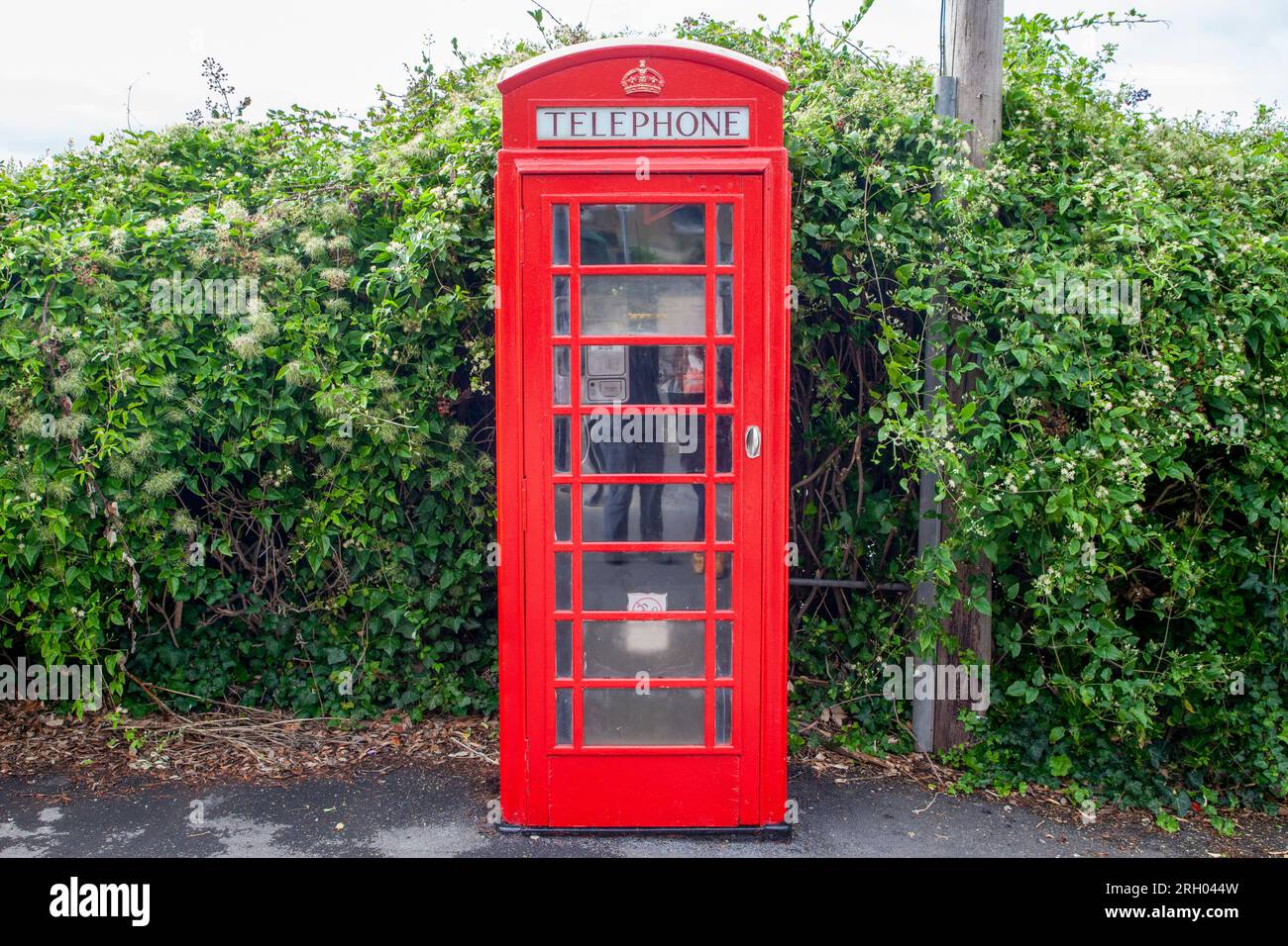 Una cabina telefonica rossa a Clevedon, Somerset Foto Stock
