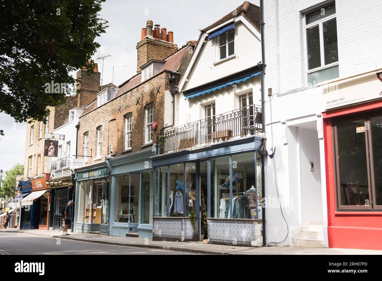 Negozi dall'aspetto tradizionale a Hill Rise, Richmond, Surrey, Inghilterra, Regno Unito Foto Stock