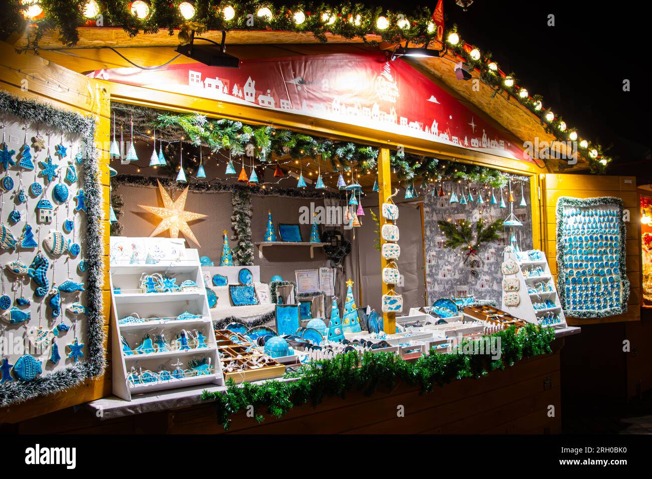 Stand souvenir al mercato di Natale di Sibiu Foto Stock