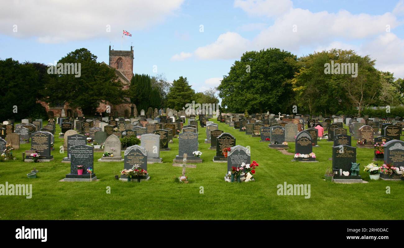 Una vista dello splendido cimitero della chiesa di St Mary the Virgin, Eccleston, Chorley, Lancashire, Regno Unito, Europa Foto Stock