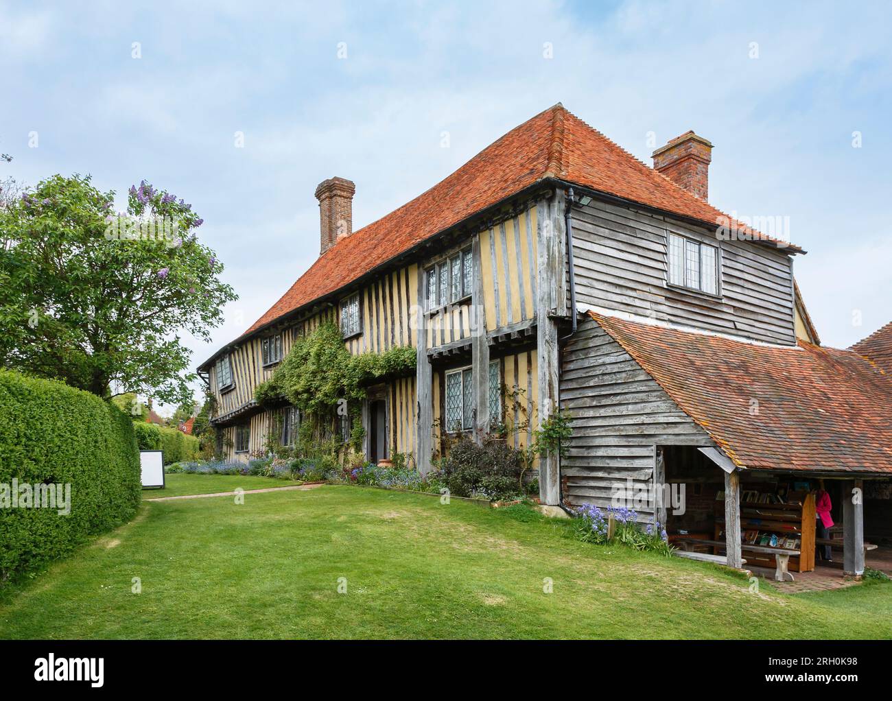 Timbered Smallhythe Place, residenza di campagna e cottage Garden dell'attrice vittoriana Ellen Terry all'inizio del XVI secolo, piccola Hythe, vicino a Tenterden, Kent Foto Stock