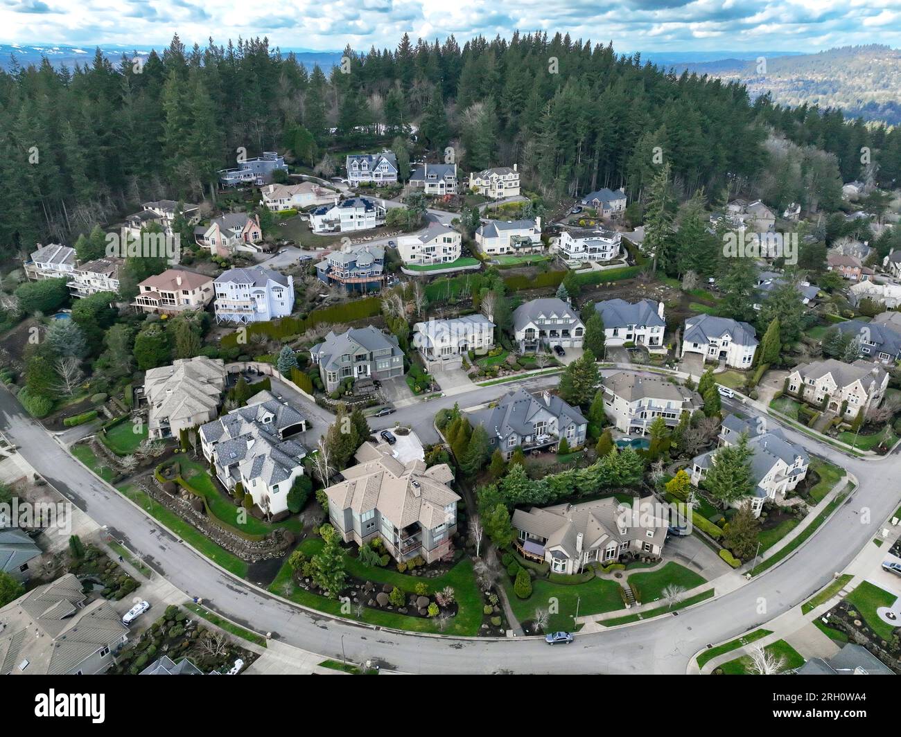 Foto aeree di un quartiere di lusso su una collina a West Linn, Oregon. Foto Stock