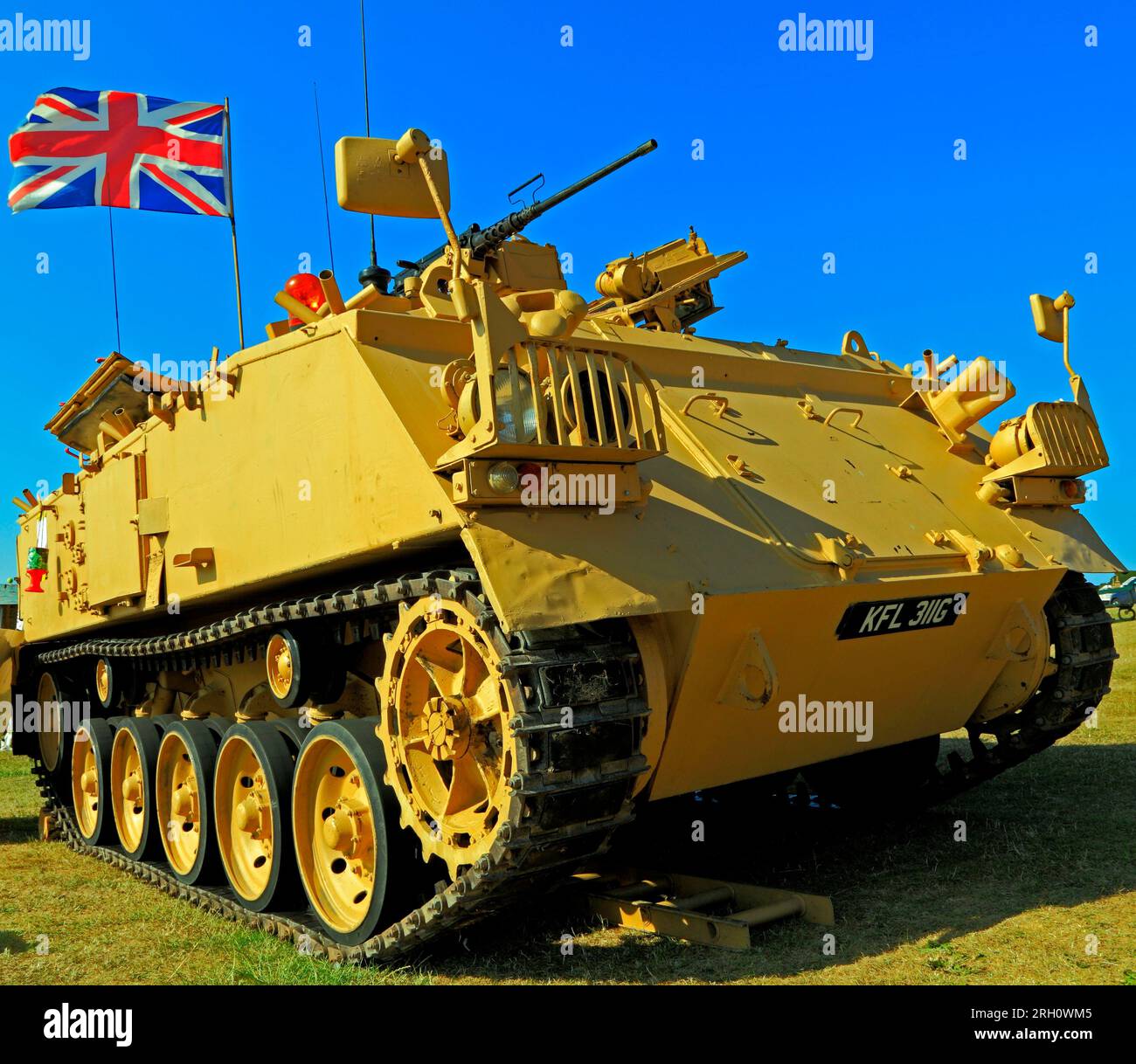 British 432 Tank, veicolo militare, servito nel primo conflitto in Iraq, armi, bandiera Union Jack Foto Stock