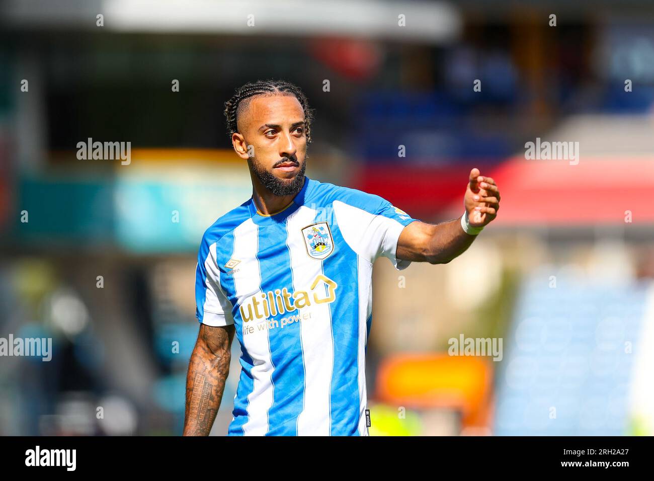 John Smith's Stadium, Huddersfield, Inghilterra - 12 agosto 2023 Sorba Thomas (14) di Huddersfield Town - durante la partita Huddersfield Town contro Leicester City, Sky Bet Championship, 2023/24, John Smith's Stadium, Huddersfield, Inghilterra - 12 agosto 2023 crediti: Mathew Marsden/WhiteRosePhotos/Alamy Live News Foto Stock