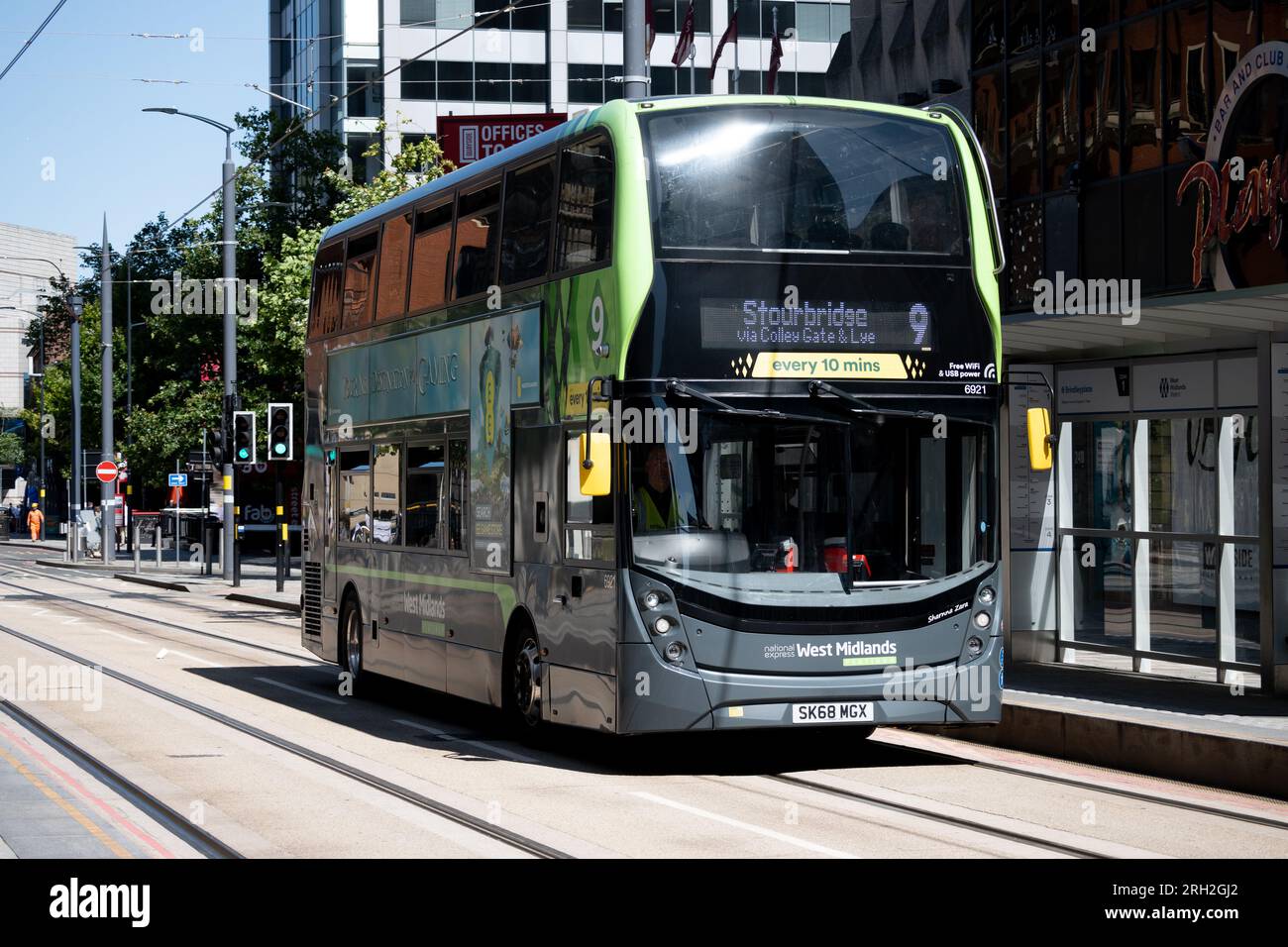 Autobus n. 9 West Midlands, Broad Street, Birmingham, Regno Unito Foto Stock