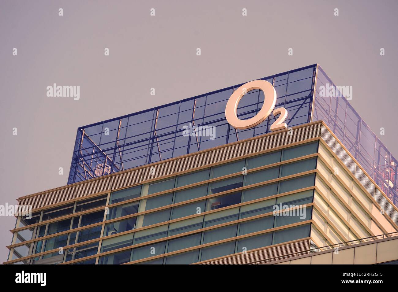 Bratislava, Slovacchia. 21 marzo 2015. Bratislava, Slovacchia. 21 marzo 2015. Operatore mobile O2 Foto Stock