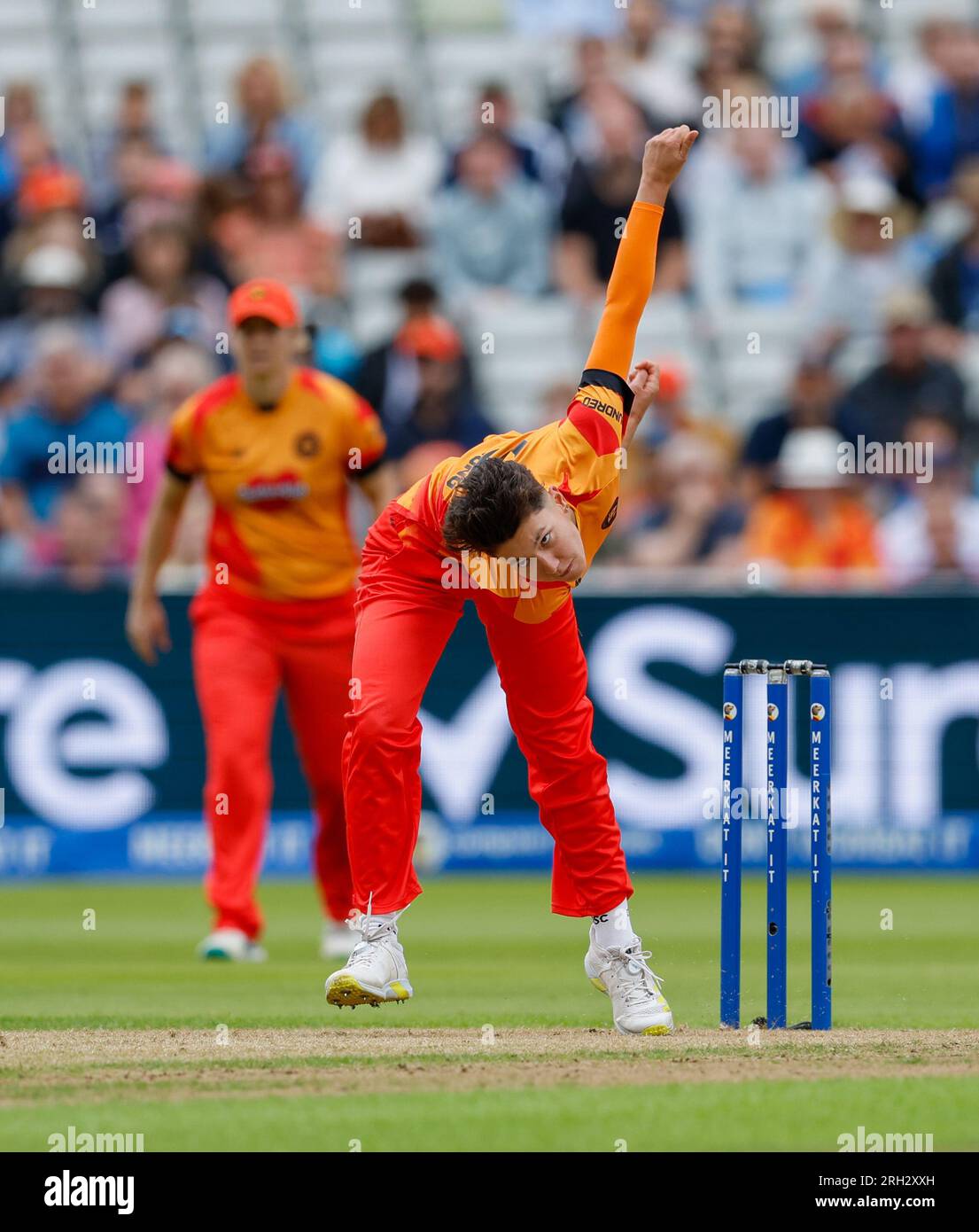 Edgbaston, Birmingham, Regno Unito. 13 agosto 2023. The Hundred Womens Cricket, Birmingham Phoenix vs Oval Invincibles; Issy Wong of Birmingham Phoenix bowling Credit: Action Plus Sports/Alamy Live News Foto Stock