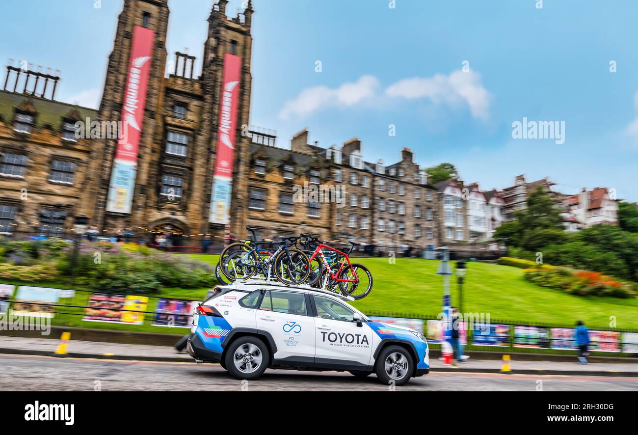 Toyota Support car con biciclette, UCI Cycling World Championship, The Mound, Edimburgo, Scozia, Regno Unito Foto Stock