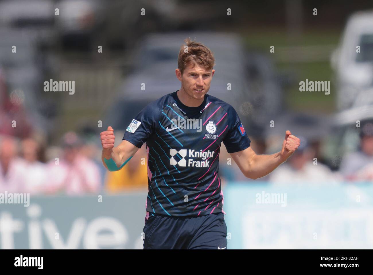 Beckenham, Kent, Regno Unito. 13 agosto 2023. Martin Andersson del Middlesex festeggia dopo aver preso il wicket del Kent James Bazley mentre Kent affronta il Middlesex nella Metro Bank One Day Cup a Beckenham. Credito: David Rowe/Alamy Live News Foto Stock
