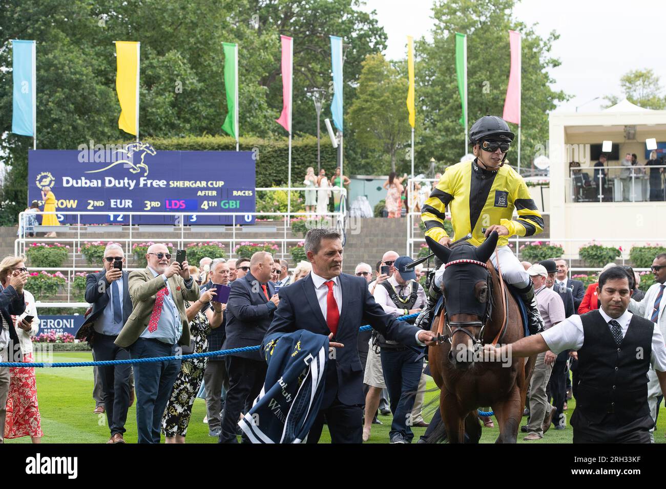 Ascot, Berkshire, Regno Unito. 12 agosto 2023. Horse Rogue Lightning guidato dal fantino giapponese Kazuo Yokoyama vince il Dubai Duty Free Shergar Cup Dash all'ippodromo di Ascot. Galleria elementi non autorizzati del proprietario. Allenatore Tom Clover, Newmarket. Sponsor T Clover Racing Ltd Credito: Maureen McLean/Alamy Live News Foto Stock