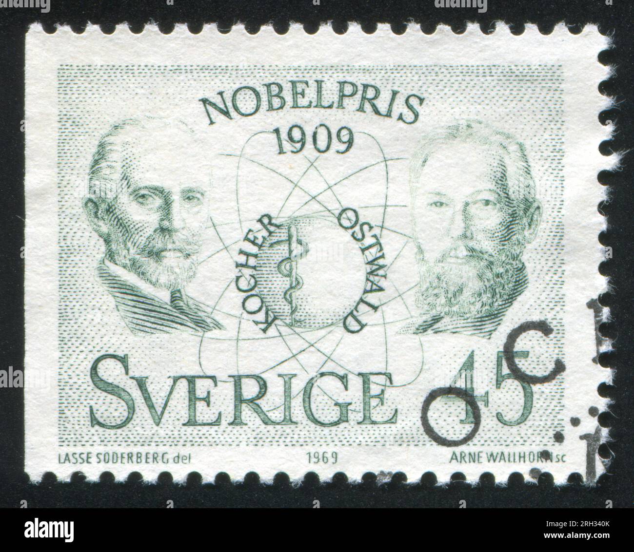 SVEZIA - CIRCA 1969: Francobollo stampato dalla Svezia, mostra il Dr. Emil Kocher e Wilhelm Ostwald, circa 1969 Foto Stock