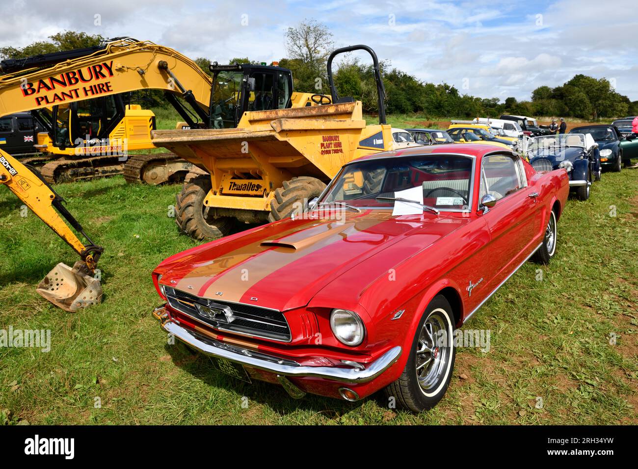Cotswolds, Regno Unito. 13 agosto 2023. Ford Mustang in esposizione statica presso la Hook Norton Brewery Classic Car Meeting Oxfordshire Inghilterra regno unito. 13 agosto 2023 crediti : MELVIN GREEN / Alamy Live News. Crediti: MELVIN GREEN/Alamy Live News Foto Stock