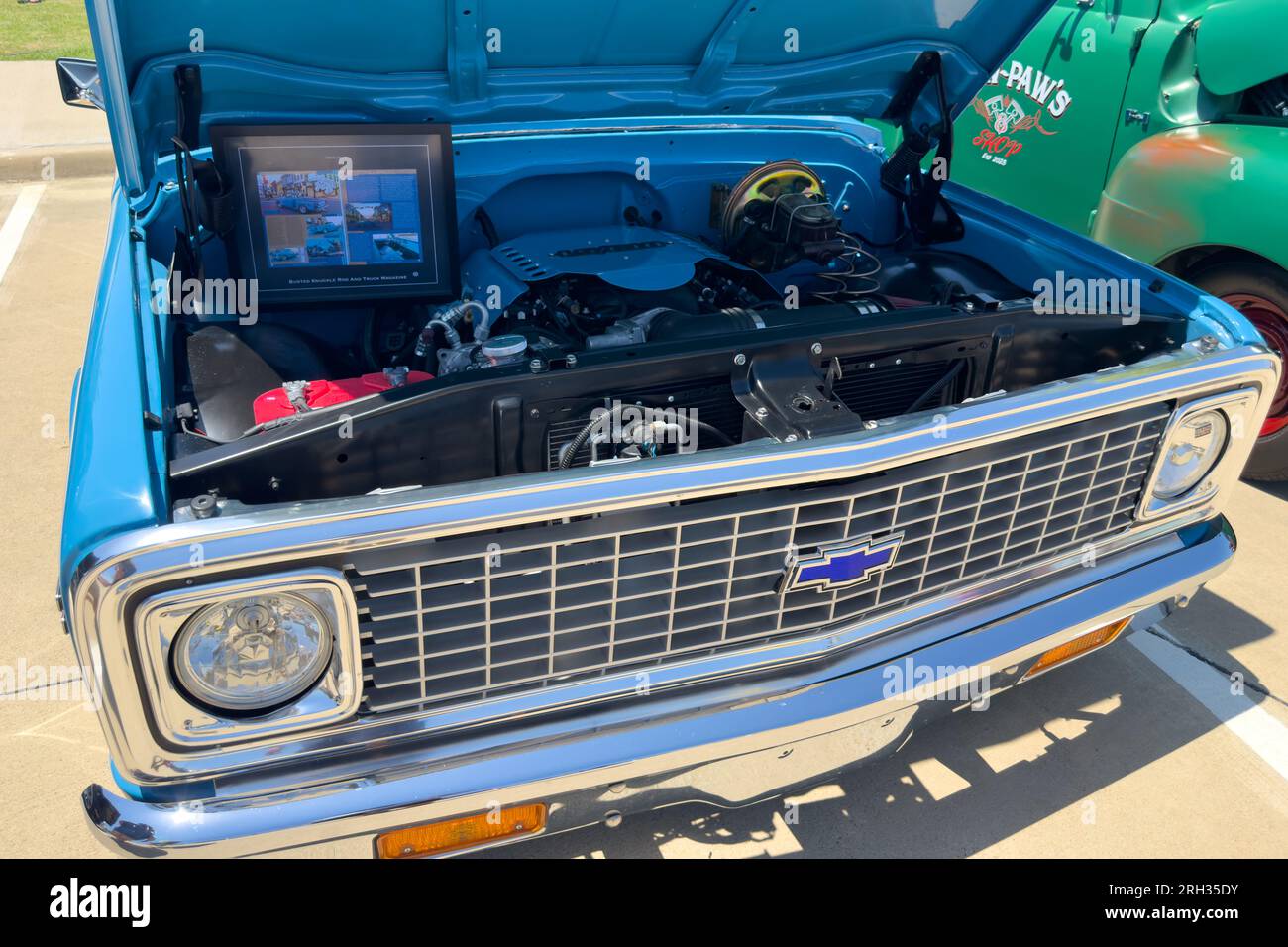 Little Elm, Texas - 11 giugno 2023: Auto d'epoca Chevrolet in mostra alle persone durante la mostra. Foto Stock