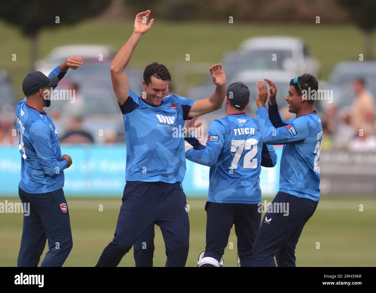 Beckenham, Kent, Regno Unito. 13 agosto 2023. James Bazley di Kent celebra dopo aver preso il panico di Jack Davies del Middlesex, mentre Kent affronta il Middlesex nella Metro Bank One Day Cup a Beckenham. Credito: David Rowe/Alamy Live News Foto Stock