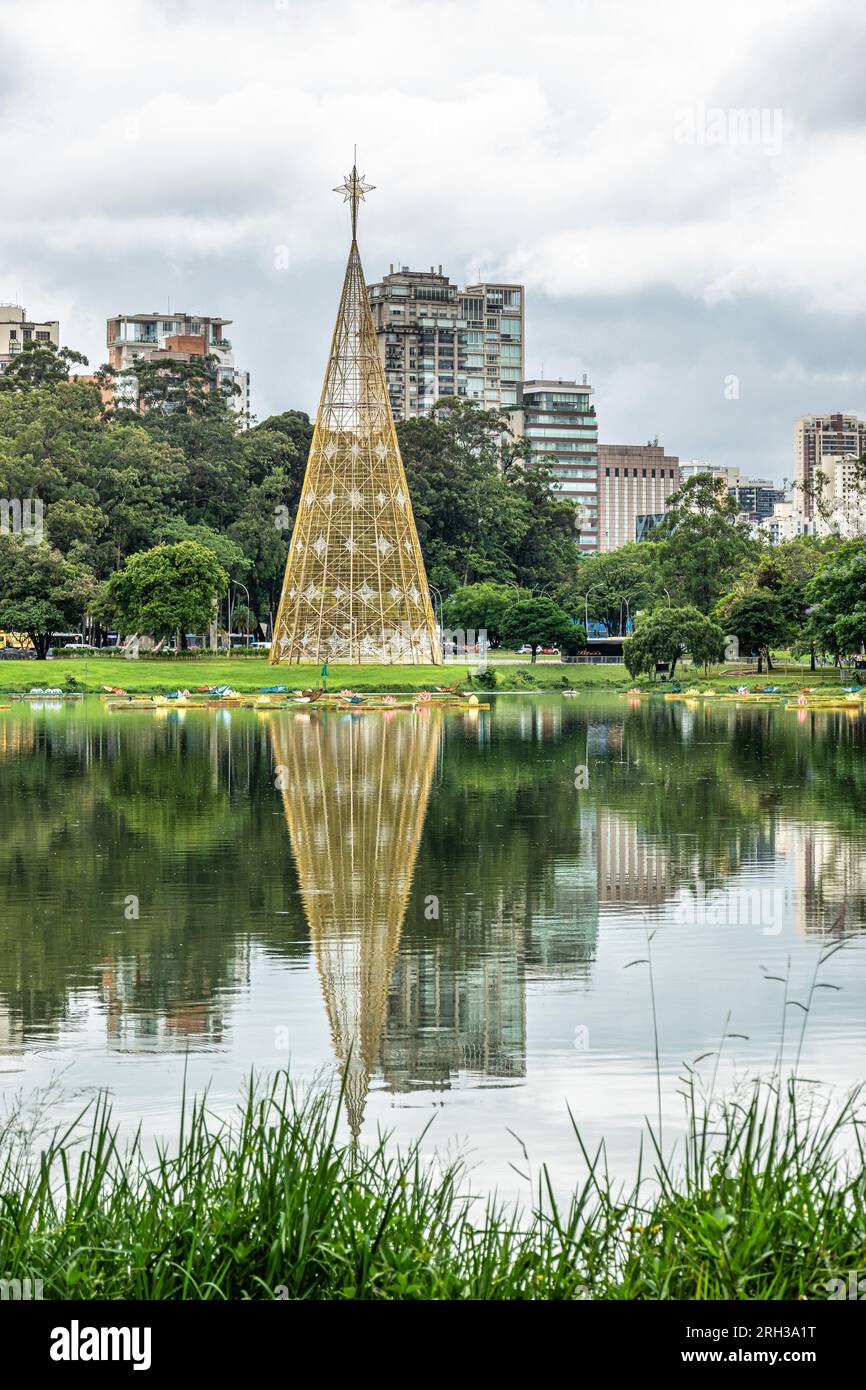 Il lago del Parque do Ibirapuera, San Paolo, Brasile. Uno dei parchi più grandi della città di San Paolo. Foto Stock