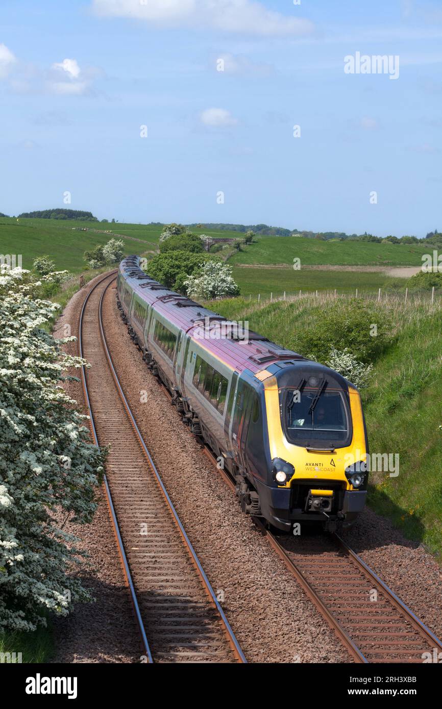 29/05/2023 Little Creoch (a nord di New Cumnock) 221117 + 221114 centenario della Royal Airforce 1918 - 2018 2S96 1221 Glasgow Central a Carlisle Foto Stock