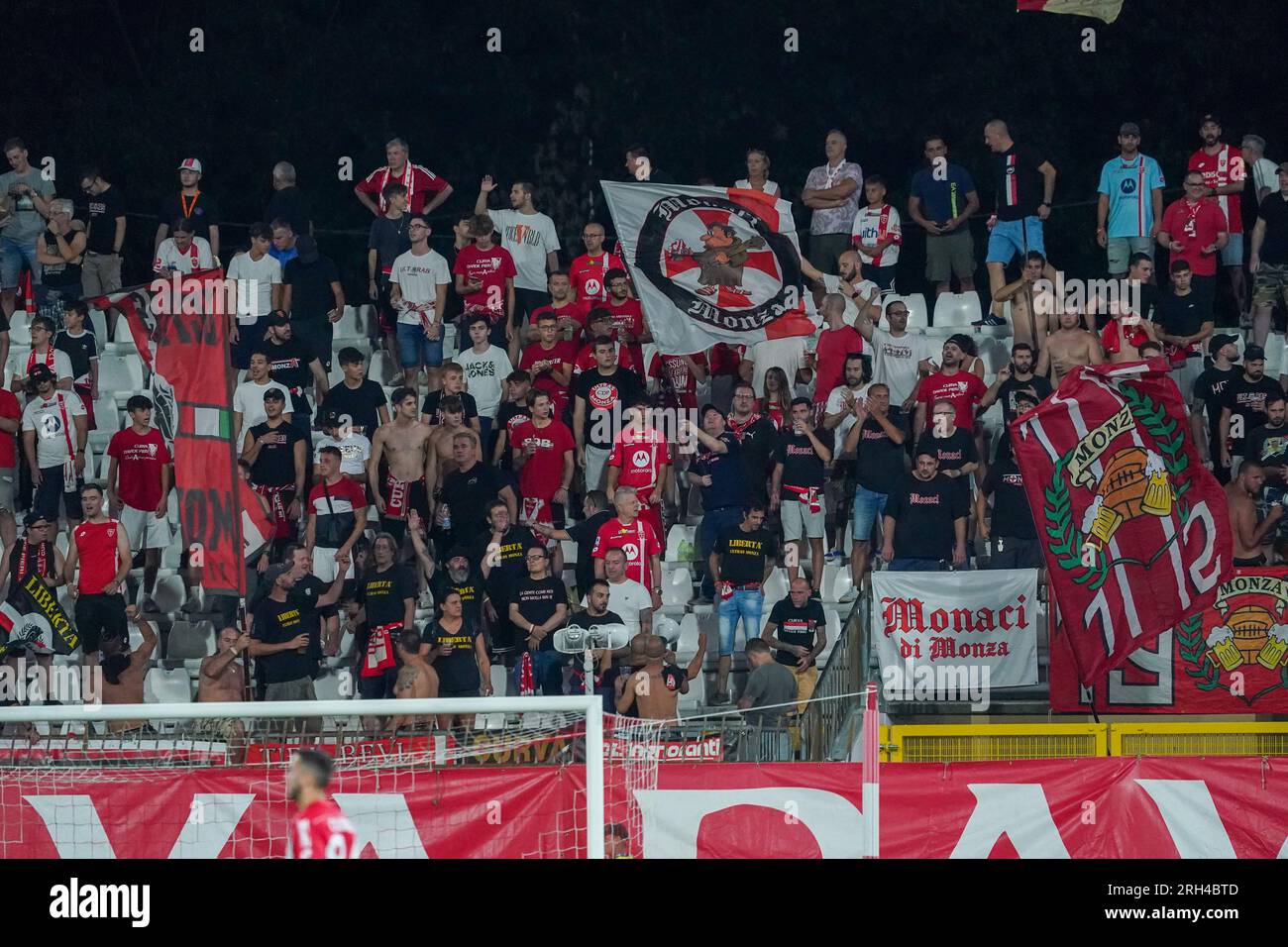 Monza, Italia. 13 agosto 2023. Tifosi dell'AC Monza durante la Coppa Italia, Coppa Italia, partita di calcio di 1° turno tra AC Monza e AC Reggiana 1919 il 13 agosto 2023 allo Stadio U-Power di Monza, Italia - foto Morgese credito: Alessio Morgese/e-Mage/Alamy Live News Foto Stock