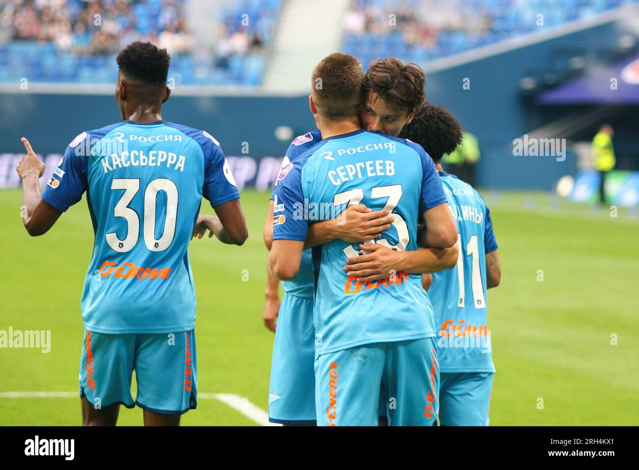 San Pietroburgo, Russia. 13 agosto 2023. Zander Mateo Cassierra Cabezas, noto come Mateo Cassierra, Ivan Sergeev (33), Dmitriy Vasiljev (3L) di Zenit visto durante la partita di calcio della Premier League russa tra Zenit San Pietroburgo e Fakel Voronezh alla Gazprom Arena. Zenit 2:0 Fakel. Credito: SOPA Images Limited/Alamy Live News Foto Stock