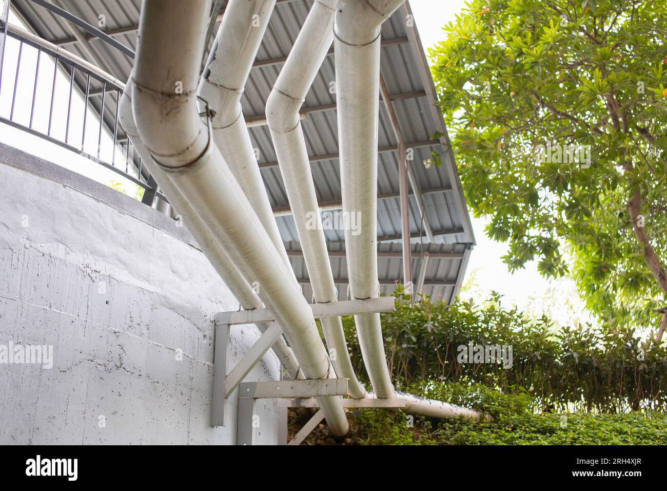 Sistema di tubazioni per impianti, sistema di tubazioni dell'acqua, sistema dell'acqua, progettista di tubazioni edili. Foto Stock