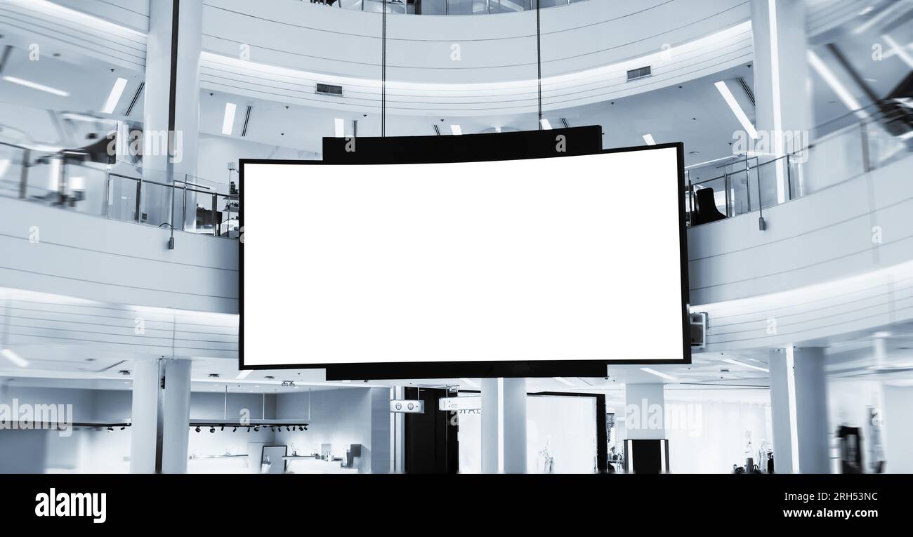 Cartellone pubblicitario per centri commerciali al coperto. Ampio schermo LED promozionale per video nell'area pubblica Foto Stock