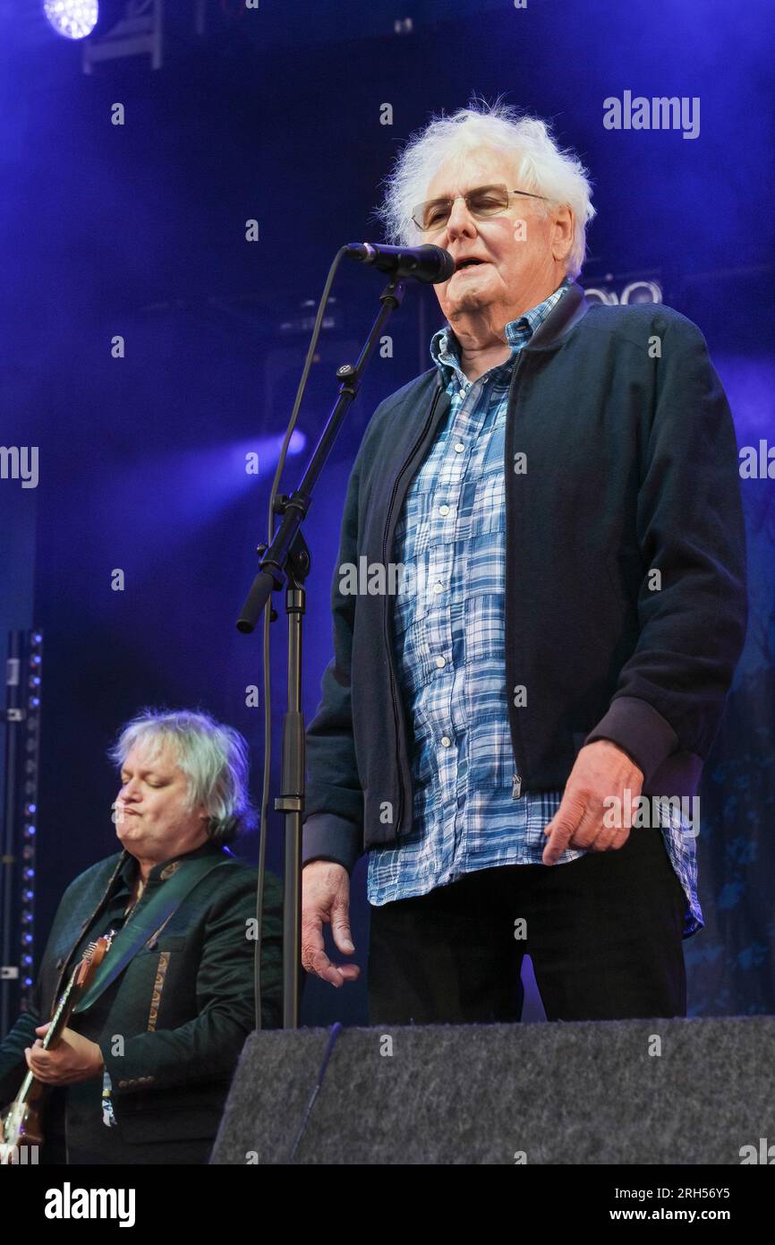 Dave Cousins dei The Strawbs si esibisce al suo concerto di addio. Fairports Cropredy Convention. 11 agosto 2023 Foto Stock