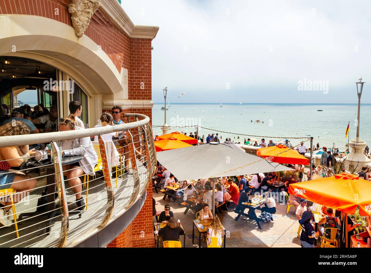 Vista sul mare dalla sala ristorante Shelter Hall, Brighton, Inghilterra Foto Stock