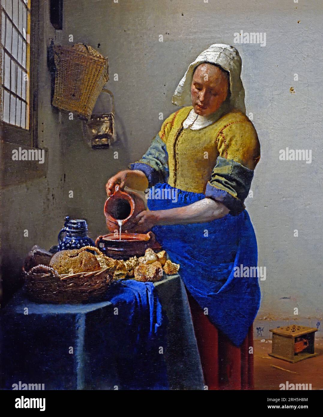 La cameriera della cucina Milkmaid - Het melk meisje (1658-1660) Johannes Jan Vermeer Dutch, Delft 1632–1675 Delft Netherlands (pittore olandese nell'età dell'oro, uno dei più grandi pittori, 17th ° secolo. senza tempo, momenti assennati, rimane enigmatica, inimitabile combinazione di colori e contenuto luminoso sconcertante) Foto Stock
