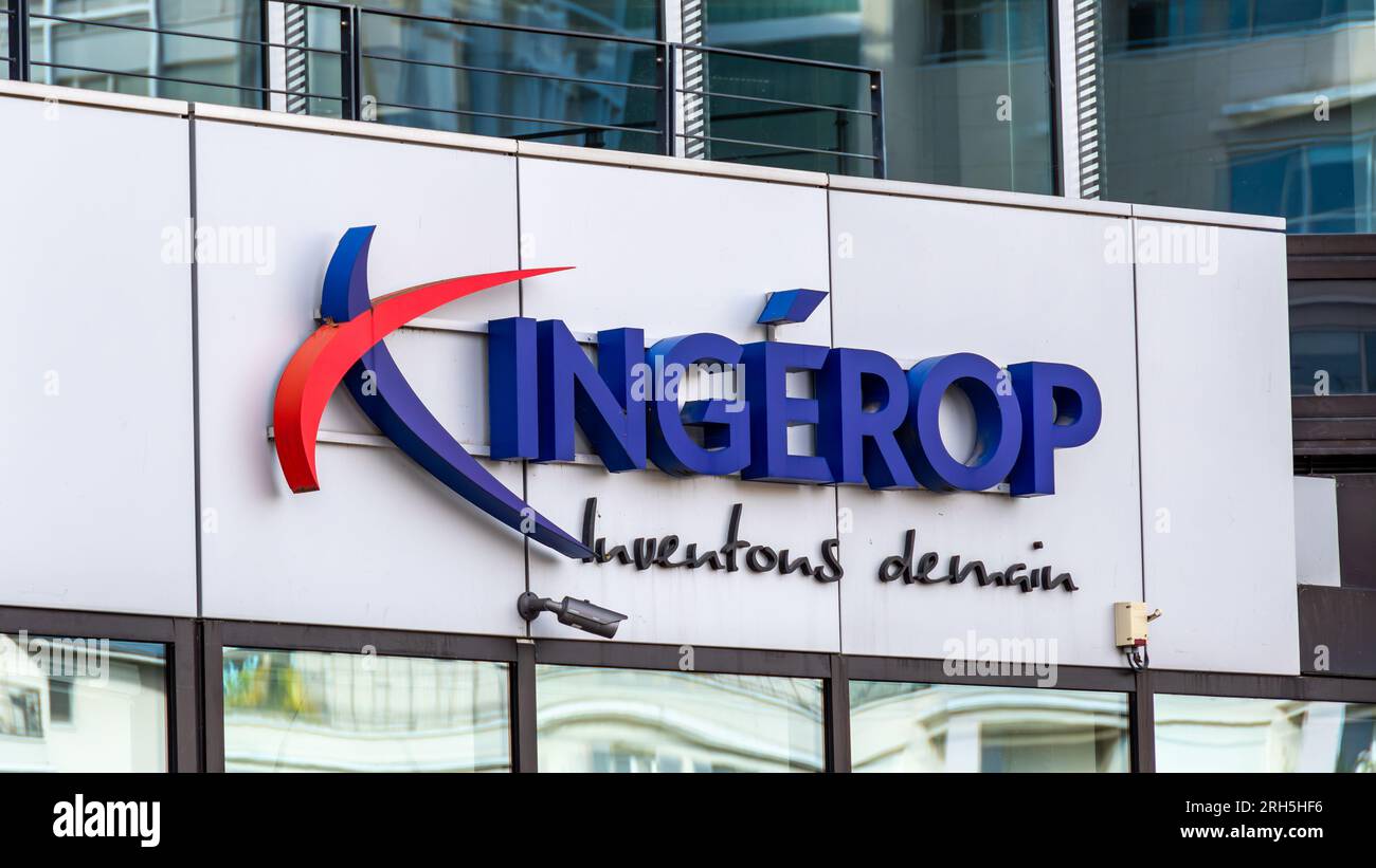 Firma e logo nella sede di Ingérop, un gruppo francese specializzato in ingegneria, consulenza in mobilità sostenibile e transizione energetica Foto Stock