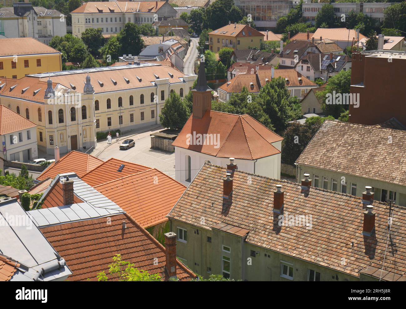 Veduta di Veszprem dal quartiere sopraelevato del castello, Veszprem, Ungheria Foto Stock