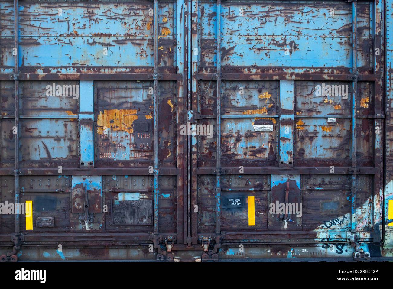 Dettaglio ravvicinato delle porte dei vagoni ferroviari Foto Stock