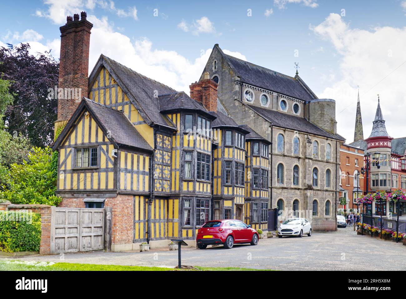 Edifici storici vicino al castello in Castle Street, Shrewsbury, Shropshire, Inghilterra, Regno Unito Foto Stock