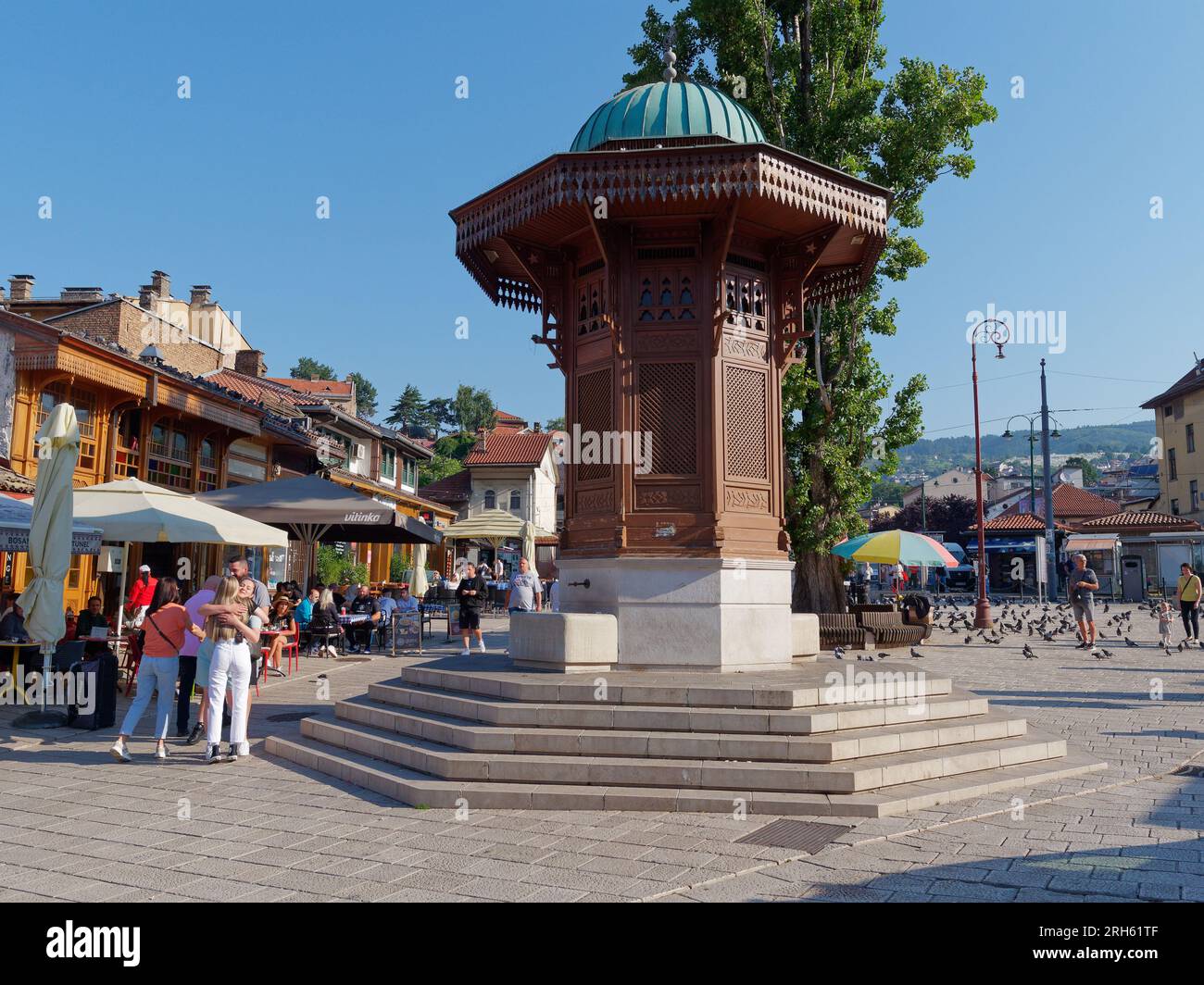 The Sebilj, una fontana in stile ottomano nel quartiere Baščaršija di Sarajevo, Bosnia ed Erzegovina, 14 agosto 2023. Foto Stock