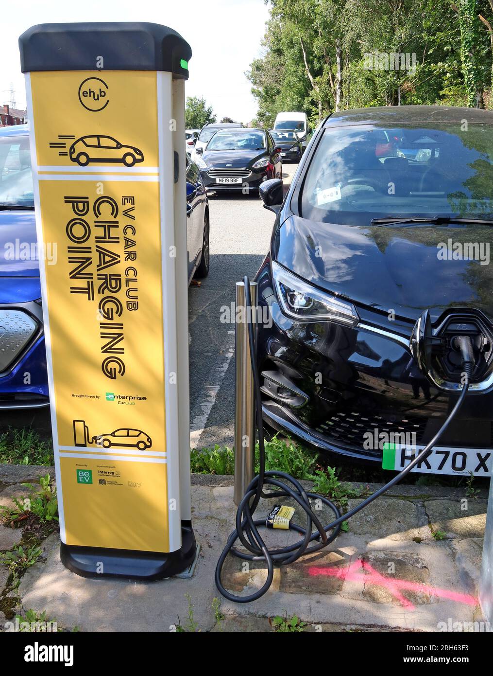EV Car Club, punto di ricarica, con cavo da auto a cavo, Prestwich, Bury , Greater Manchester, Inghilterra, REGNO UNITO, M25 1AS Foto Stock