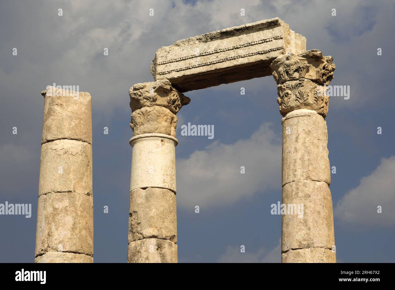 Il tempio romano di Ercole nella Cittadella, città di Amman, Giordania, Medio Oriente Foto Stock