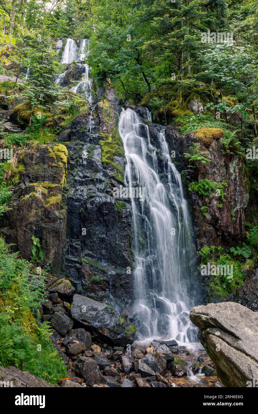 Splendida cascata nella zona dei Vosgi in Francia chiamata "de tendon" questa foto è della grande cascata chiamata "grande Cascade de Tendon" Foto Stock