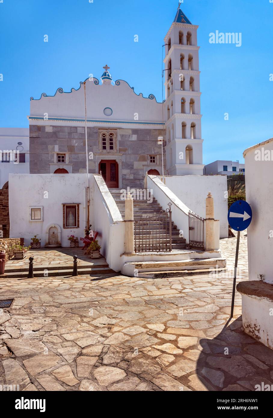 Una chiesa nel villaggio di Komi, Tinos. Foto Stock